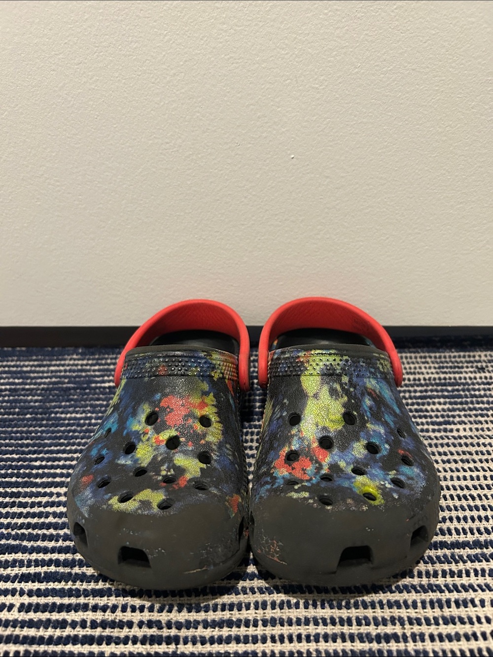 Croca Kids Black Tie-Dye Clog with Red Strap